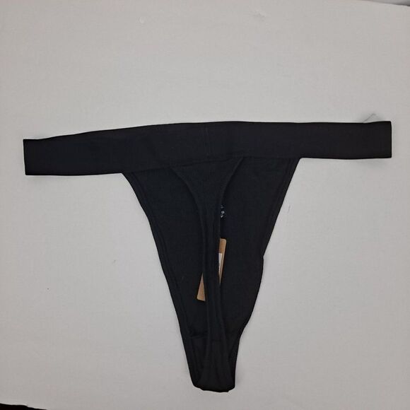 Skims ladies ribbed knit thong NWT - Picture 4 of 6